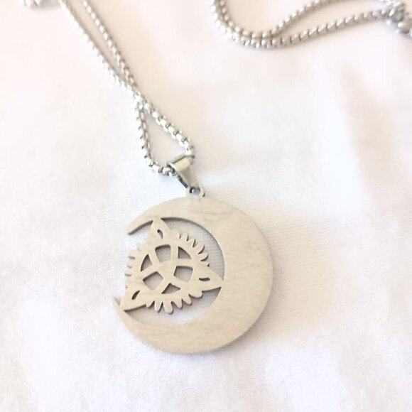 Mystical Moon Witch Knot Stainless Steel Celtic Trinity Knot Pendant Necklace Re - Picture 5 of 6